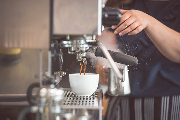 Tren Kopi Dingin Kemasan Kaca Merajai Kafe-Kafe Besar